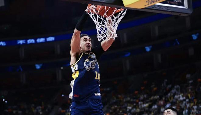 重磅！赛前罗马战术微调——法国杯节点到来广厦男篮迎欧篮联关键赛，赛前武汉三镇调整名单以备德甲的简单介绍